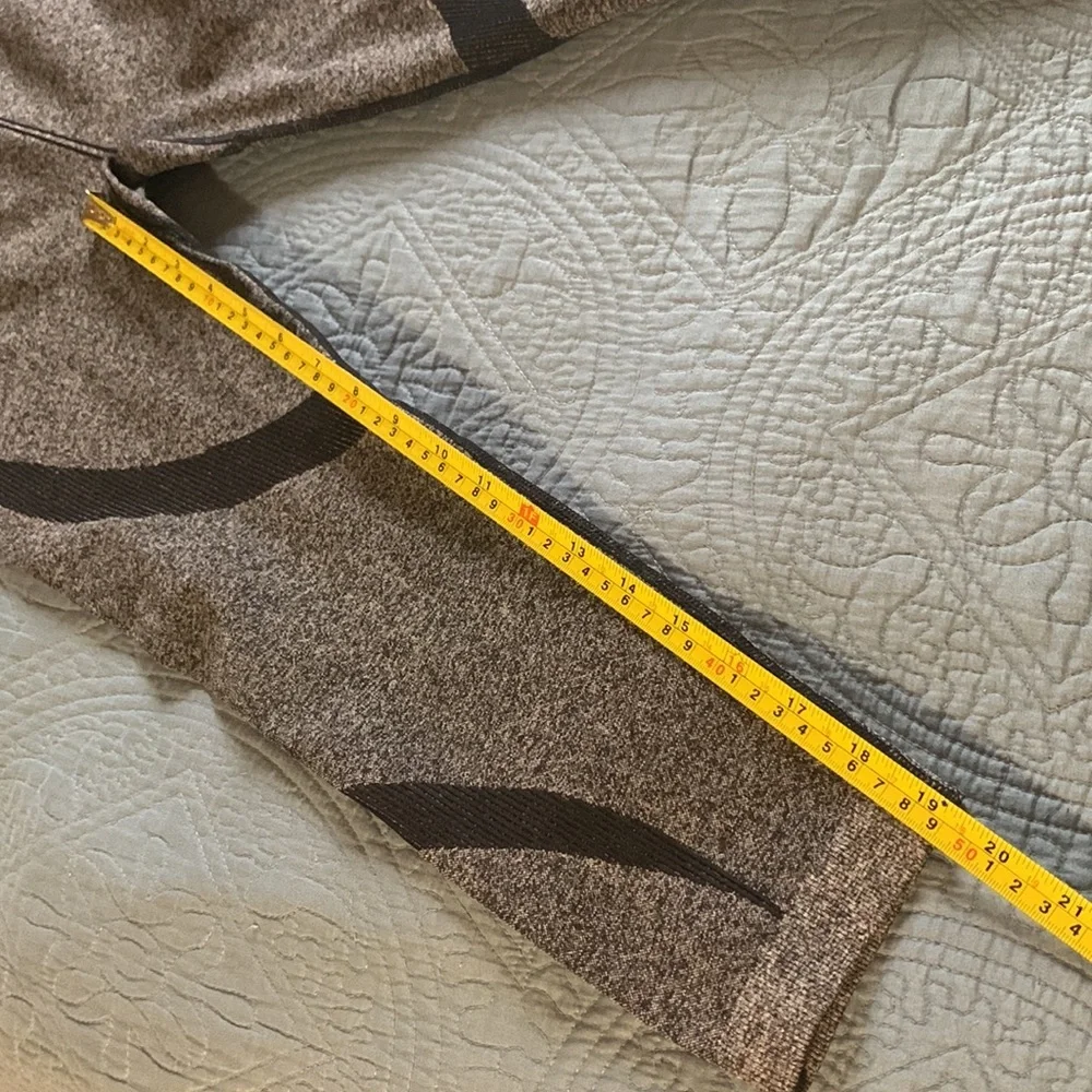Fabletics Black High-Waisted Seamless Arlene Capri Tight Legging Size‎ S (4-6)
